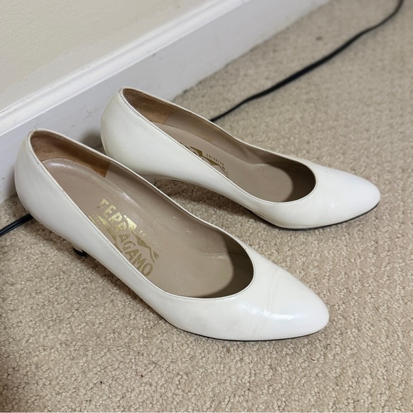 Vintage 90s Salvatore Ferragamo White Leather Pumps - Picture 10 of 11
